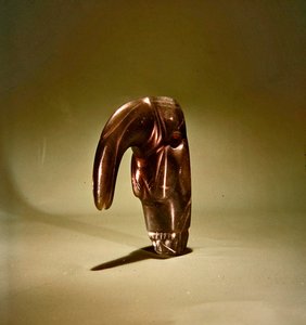 Nokkalintu, Guacimosta, Linea Viejan alueelta (läpinäkyvä syvän vihreä jade) tekijältä Pre Columbian Pre Columbian